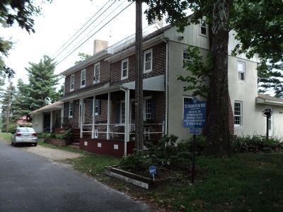 Marker at 40 Jennings Road image. Click for full size.