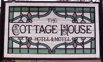 The Cottage House Hotel and Motel Sign image. Click for full size.