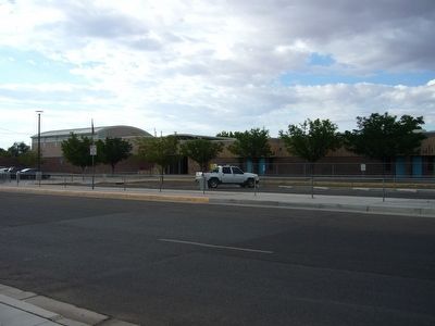 Dolores Gonz�les Elementary School image. Click for full size.