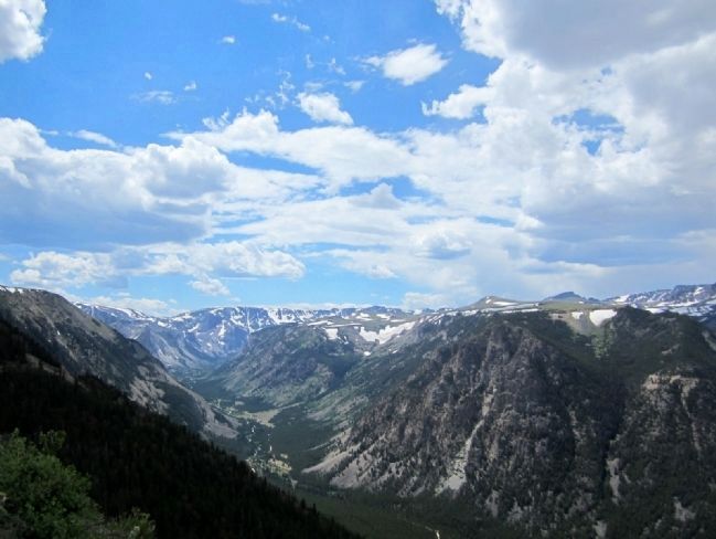 Eastern edge of the Beartooth Plateau, Rock Creek overlook image. Click for full size.