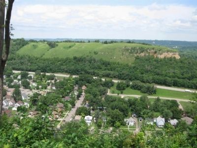 Barn Bluff. Click for full size. Barn Bluff image. Click for full size.
