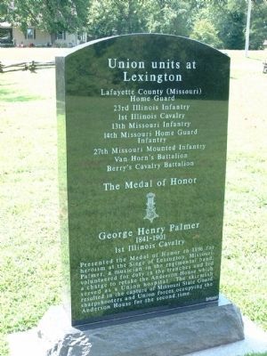 Union Memorial (back) - Near Gravesite at Entrance to Battlefield image. Click for full size.