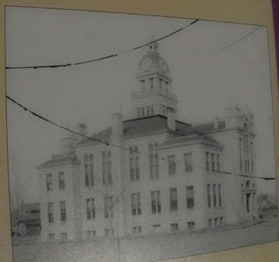 Old Courthouse image. Click for full size.