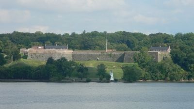 The riverside bastions of Fort Hunt are long gone, but those of Fort Washington still stand tall image. Click for full size.