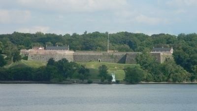 Fort Washington viewed from the George Washington Parkway near Fort Hunt Park, Virginia. Click for full size. Fort Washington viewed from the George Washington Parkway near Fort Hunt Park, Virginia image. Click for full size.