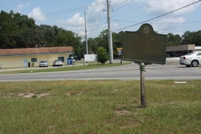 Old River Road Marker missing . Fort Barrington 12 mi. remains image. Click for full size.