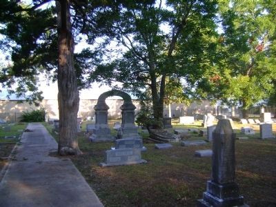 Old Columbia Cemetery image. Click for full size.