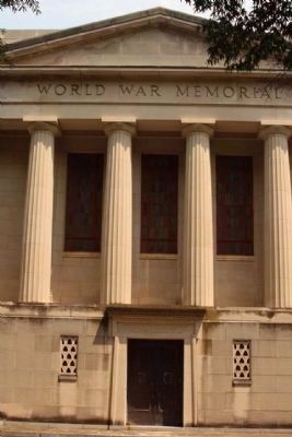 University of South Carolina World War Memorial on campus image. Click for full size.