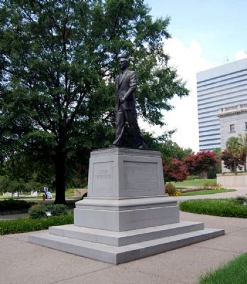 Strom Thurmond Statue<br>Southeast Corner image. Click for full size.