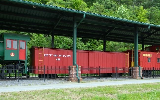 Tennessee and Western North Carolina Railroad wooden narrow gauge box car image. Click for full size.