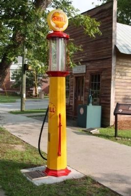 Robert Atkinson Marker and Shell Gasoline pump memorial image. Click for full size.