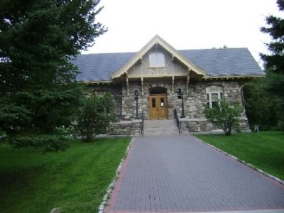 Carver Memorial Library image. Click for full size.