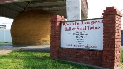World's Largest Ball of Sisal Twine Marker image. Click for full size.