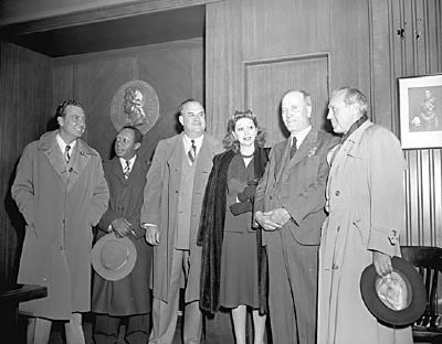 Jack Benny and his troupe meet the Mayor of Vancouver (1944) image. Click for full size.