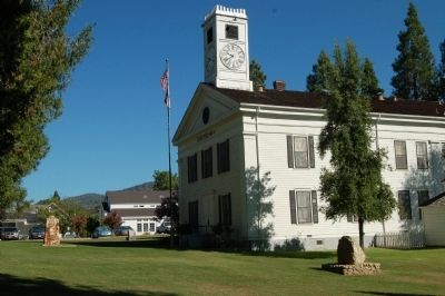 Mariposa County Courthouse image. Click for full size.