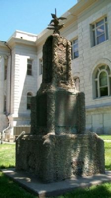 Leavenworth County World War Memorial image. Click for full size.