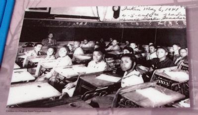 Marker Photo - - Division Street Classroom image. Click for full size.
