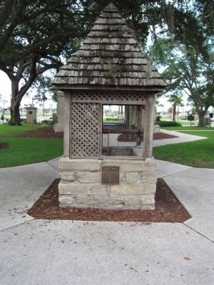 Public Well and Marker. Click for full size. Public Well and Marker image. Click for full size.