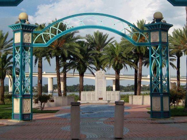Memorial seen from across Beach Street image. Click for full size.