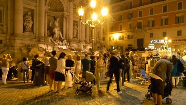 Piazza di Trevi. Click for full size. Piazza di Trevi image. Click for full size.