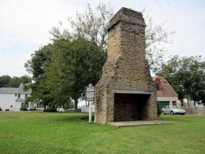 Powhatans Chimney (front) image. Click for full size.