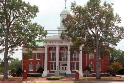 Lincoln County Marker and court house, seen along Humphrey Street image. Click for full size.