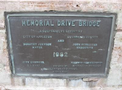 Bridge Date Plaque image. Click for full size.