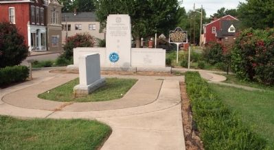 Center Memorial - - Korean Conflict Honor Roll - Floyd County Marker image. Click for full size.