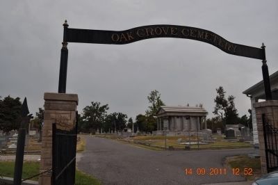Entrance to Oak Grove Cemetery image. Click for full size.