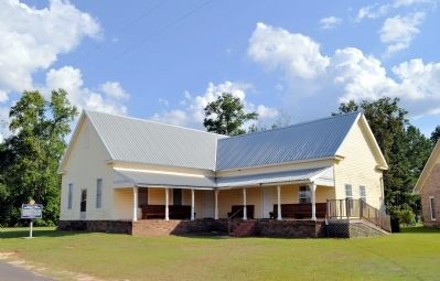 Sowhatchee Elementary School Building and Marker image. Click for full size.