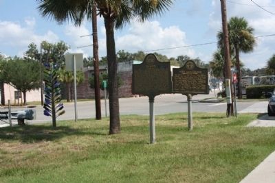 Fort King George Marker shares location with the Darien Marker along US 17 image. Click for full size.
