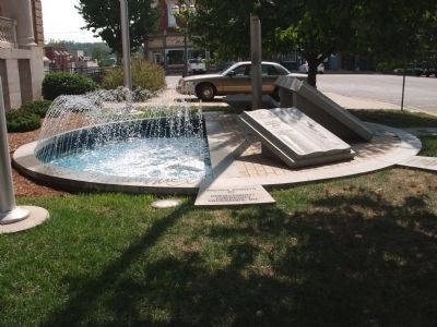 Left View - - Honor Roll Memorial Fountain image. Click for full size.