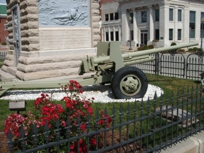 South - Fieldpiece - - at Civil War Memorial image. Click for full size.