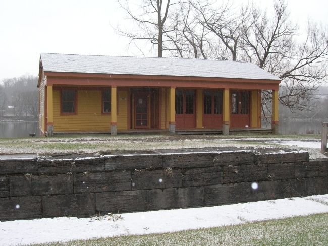 Putman's Lock Grocery image. Click for full size.