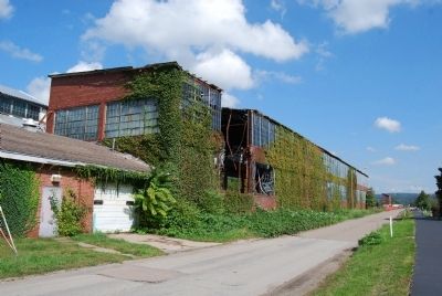 Former Pittsburgh Plate Glass Ford City Works image. Click for full size.