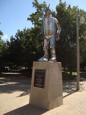 The Tin Man Statue in Oz Park image. Click for full size.