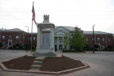 Clarke County War Memorial and County Courthouse. image. Click for full size.