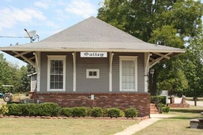 Capt. Dempsey Hammond Salley Marker, far right, seen along west Railroad Avenue. Click for full size. Capt. Dempsey Hammond Salley Marker, far right, seen along west Railroad Avenue image. Click for full size.