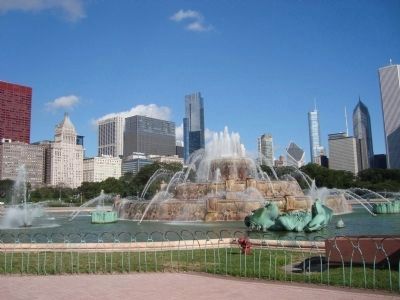 Buckingham Fountain image. Click for full size.