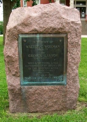 Worman and Larson Memorial image. Click for full size.
