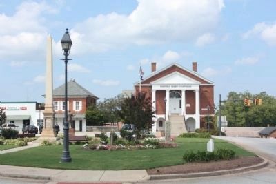 Edgefield County Courthouse and Memorial Park at Courthouse Square image. Click for full size.
