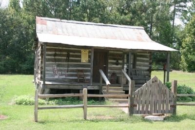 Deason Falkenberry log cabin built in the 1840's image. Click for full size.