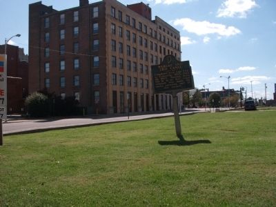 Wide View - - Wabash and Erie Canal Marker. Click for full size. Wide View - - Wabash and Erie Canal Marker image. Click for full size.