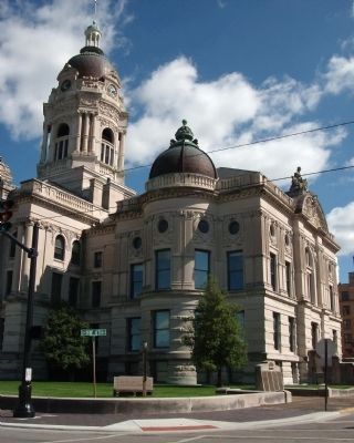 South/West Corner - - Olde' Courthouse - - - Catacombs. Click for full size. South/West Corner - - Olde' Courthouse - - - Catacombs image. Click for full size.
