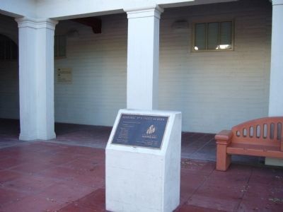 Historic 5th Street School Plaque image. Click for full size.