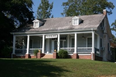 The Becnel House built in the 1820s by Benjamin Matthews. image. Click for full size.