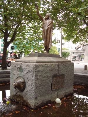 Chief Seattle Monument image. Click for full size.