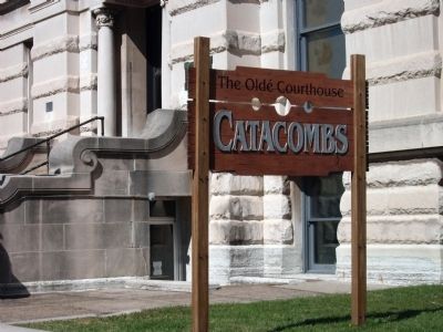 Sign - - "Catacombs - - The Olde' Courthouse". Click for full size. Sign - - "Catacombs - - The Olde' Courthouse" image. Click for full size.