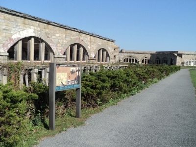 Marker in Fort Adams image. Click for full size.