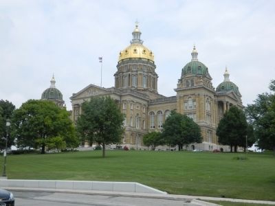 Iowa State Capitol image. Click for full size.